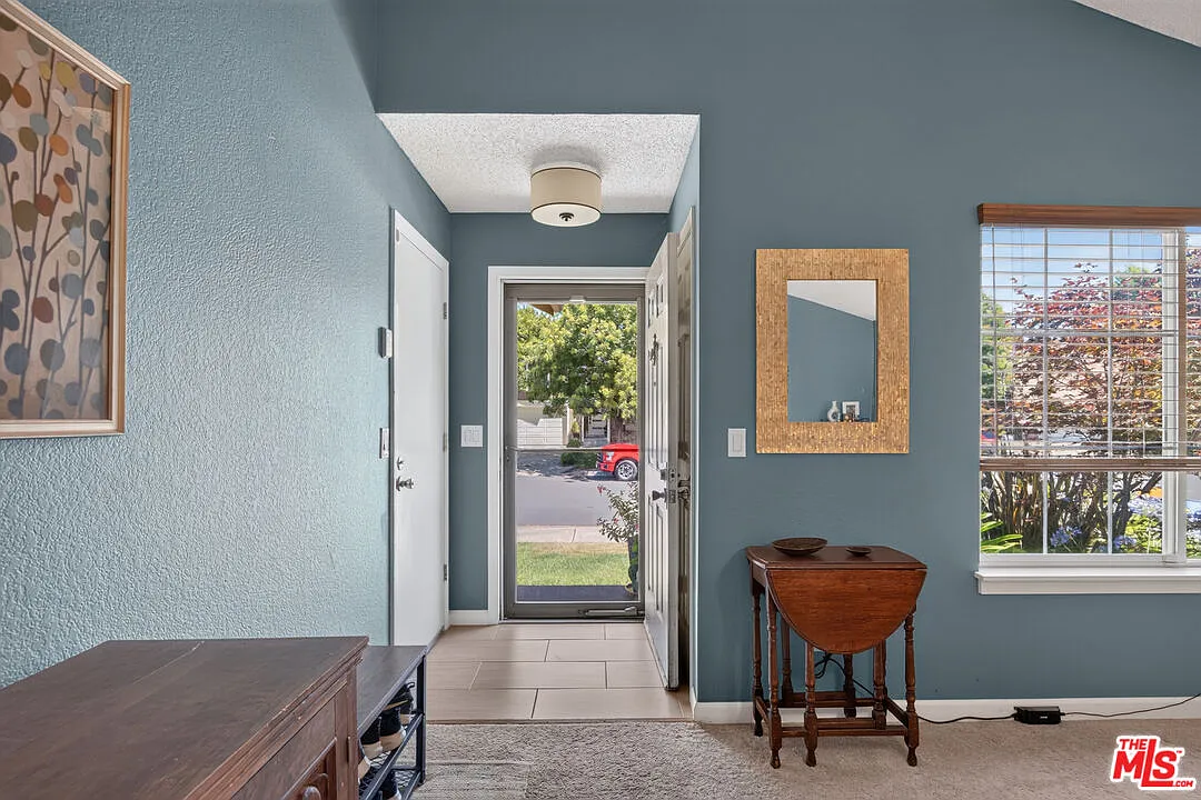 930 Bartlett Pl - Photo 4