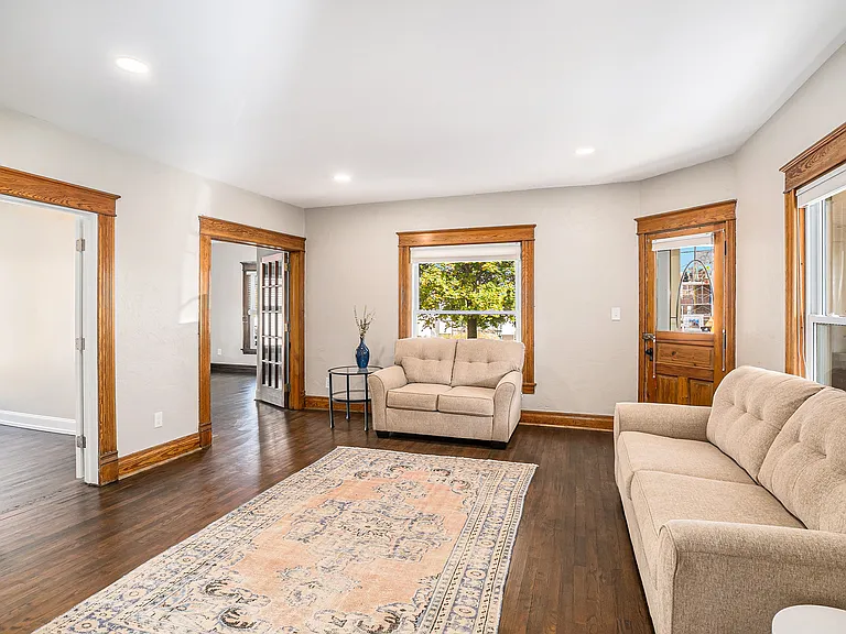 308 S Adelaide St — Photo 8