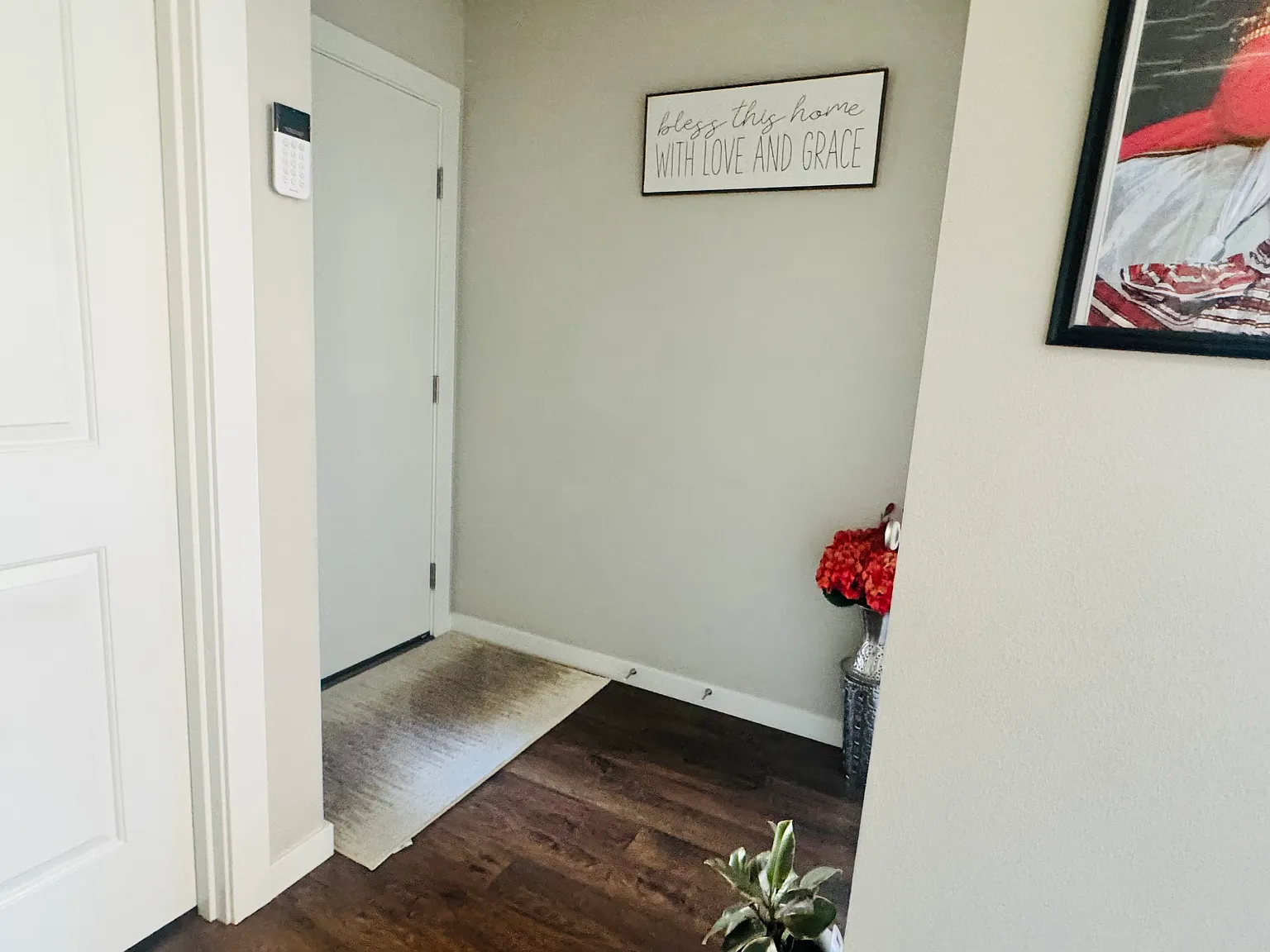 3 bed, 2.5 bath, 1914 sqft, $3,200 — Photo 4