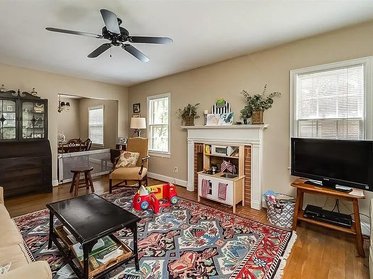 217 Romany Rd — Photo 2