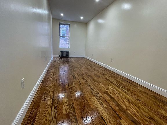 2nd image of 902 Hancock St Floor 2