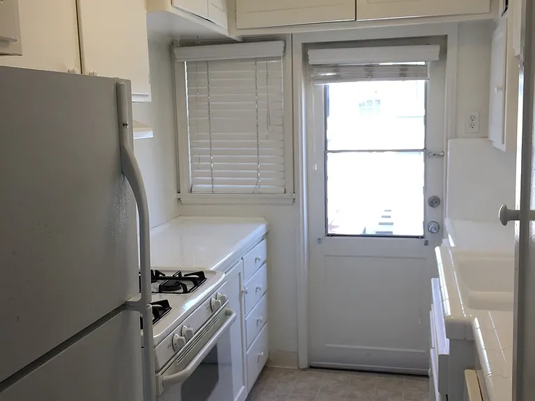 A historical landmark and beautiful 1br/1ba cottage in University Heights - walking distance from... — Photo 5