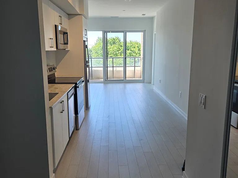 4010 Eglinton Ave W #422 — Photo 9