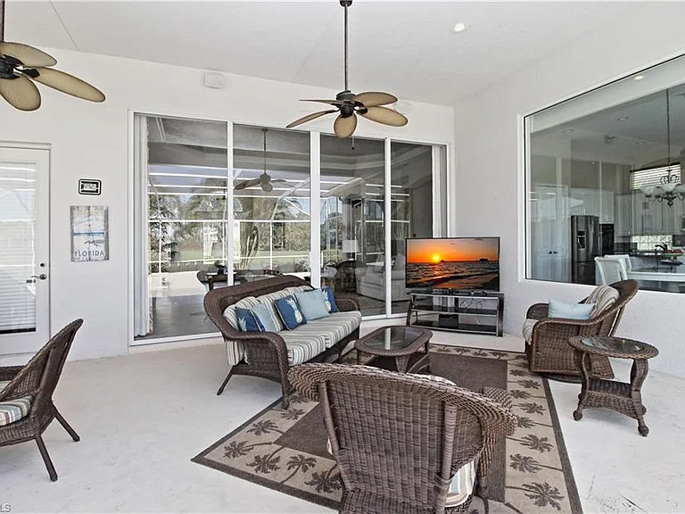 1901 Winding Oaks Way — Photo 2