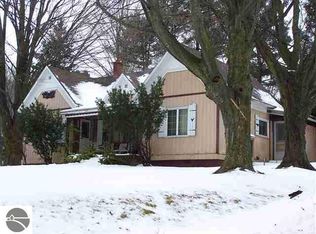 50 E Western St, Maple City, MI 49664