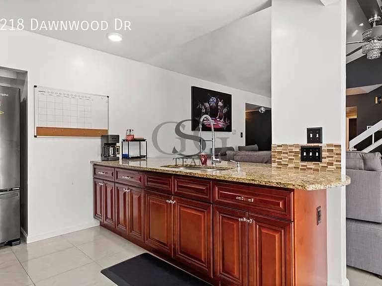 8218 Dawnwood Dr — Photo 11