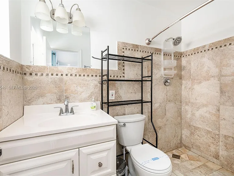 329 SE 12th Ave #2 — Photo 9