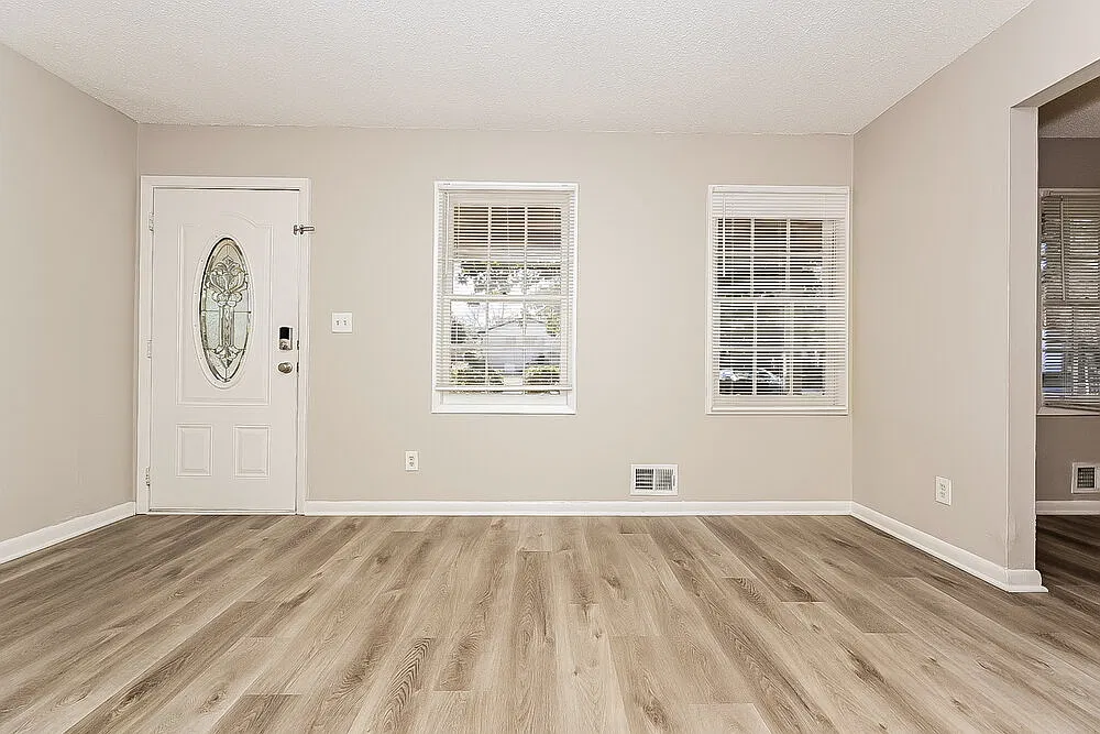 3 bed, 2.0 bath, 1175 sqft, $1,805 — Photo 3