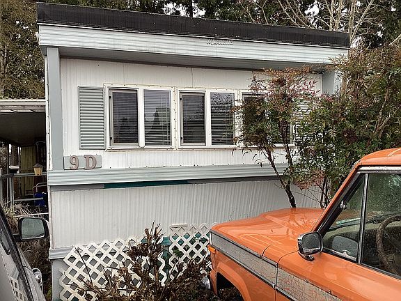 2nd image of 2200 Lancaster Dr SE Unit 9D