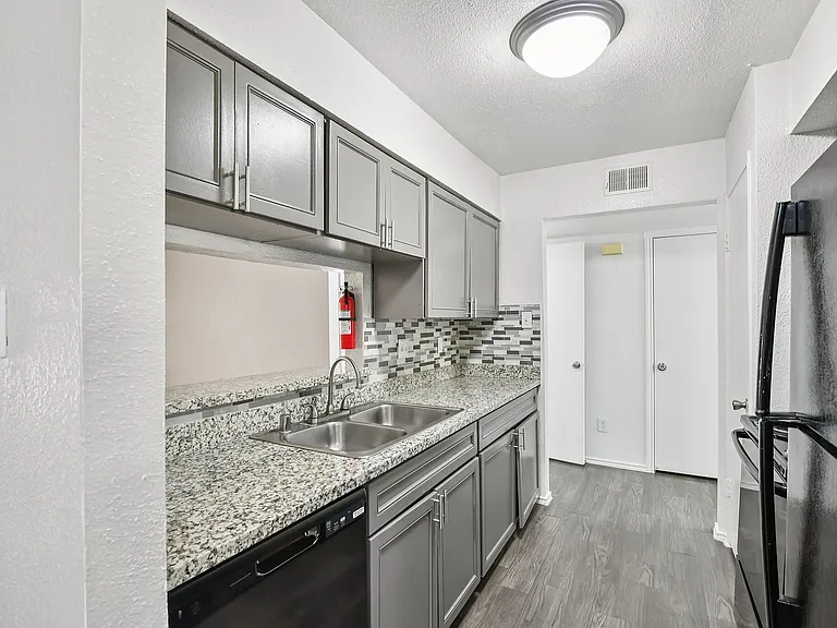 12-web-or-mls-Briar Forest Dr-S1303-012