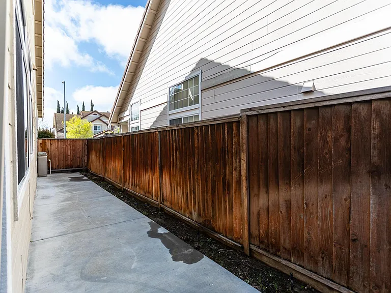1040 Dellwood Ct — Photo 17