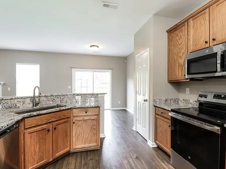 2900 Village Center Dr — Photo 8