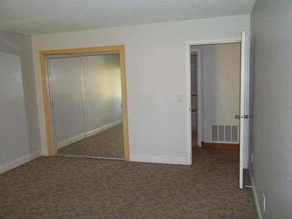 4th image of 12 Thayer Pond Dr