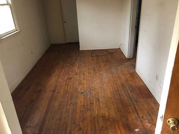 3rd image of 214 W Main Cross St