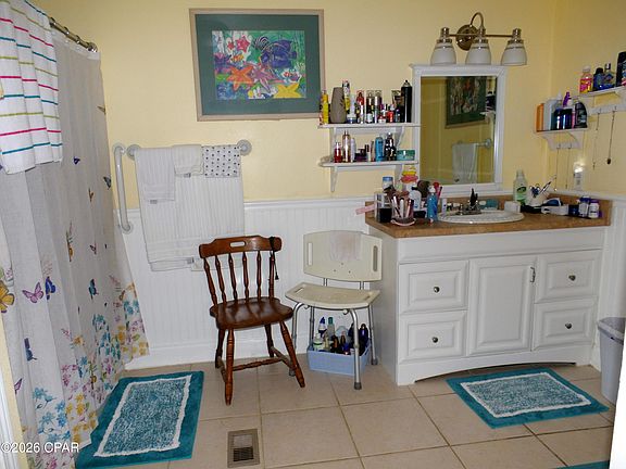 5th image of 128 Joseph Cir
