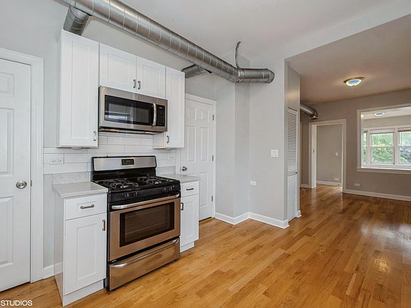 2nd image of 1915 N Winchester Ave #Penthouse