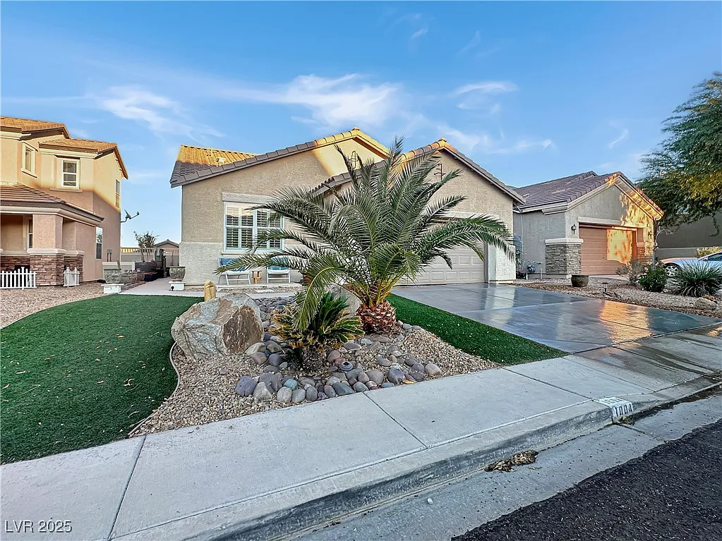 3 bed, 2.0 bath, 1489 sqft, $2,595 — Photo 3