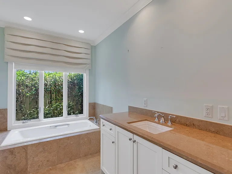1575 Shorelands Dr E — Photo 12