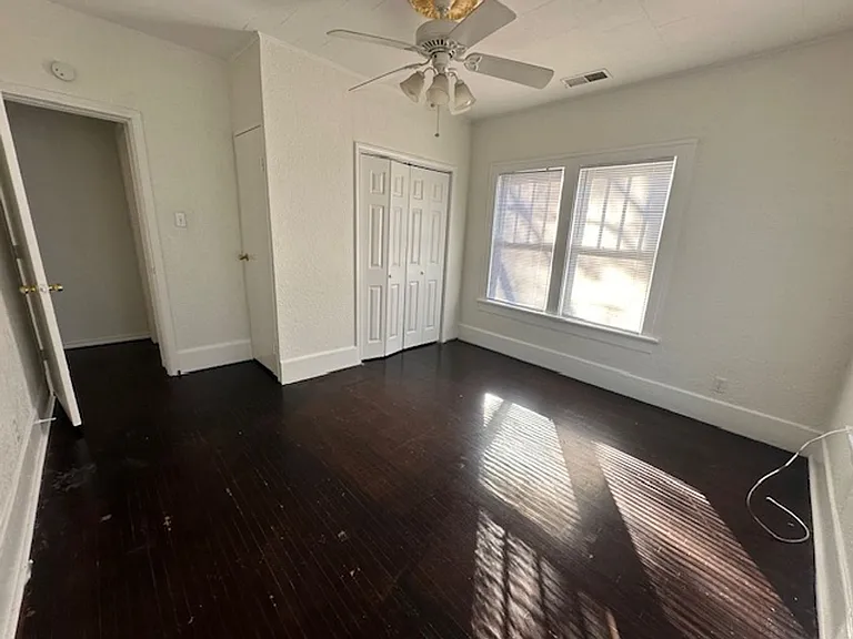 881 Ross Ave — Photo 8