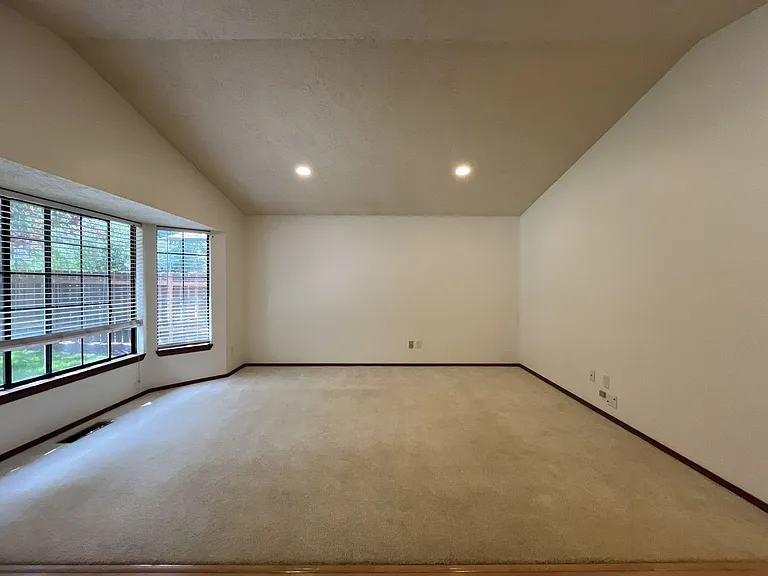 4825 SW Marigold St — Photo 16