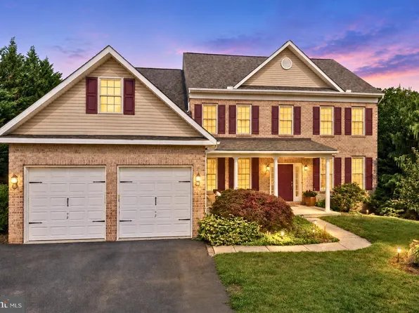 7946 Golf Vista Dr, Greencastle, PA 17225