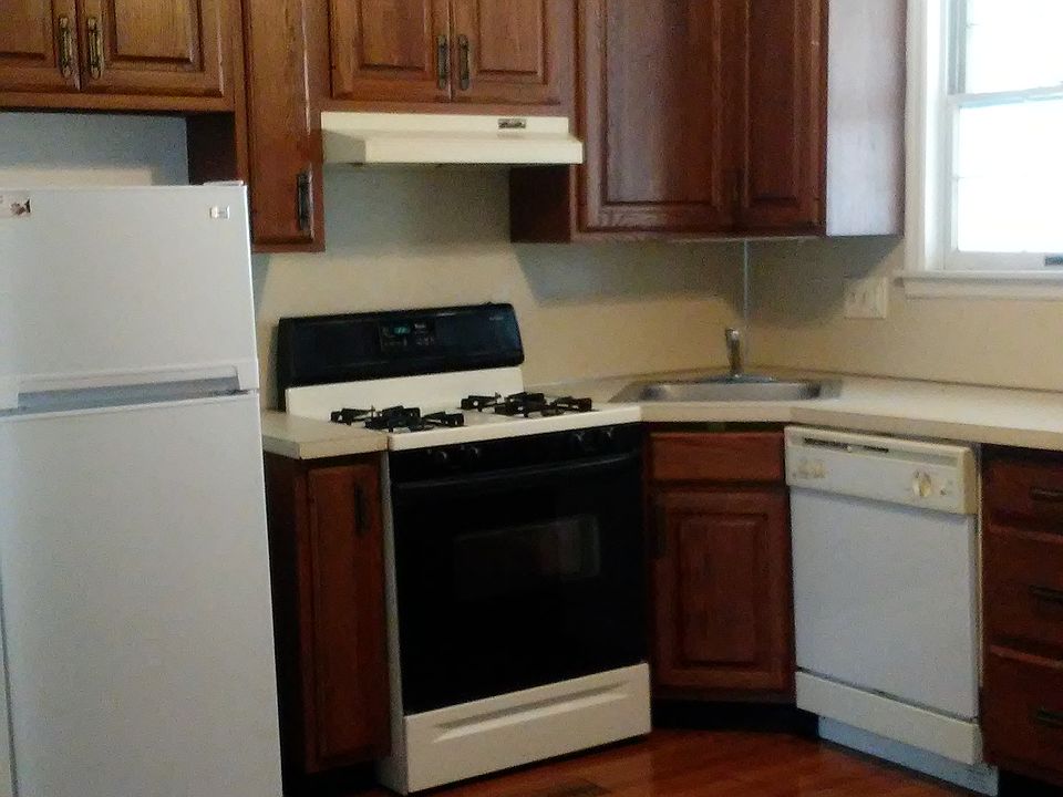2nd image of 3992 Penn Ave APT 3