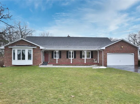 46 Valley View Dr, Brockport, NY 14420