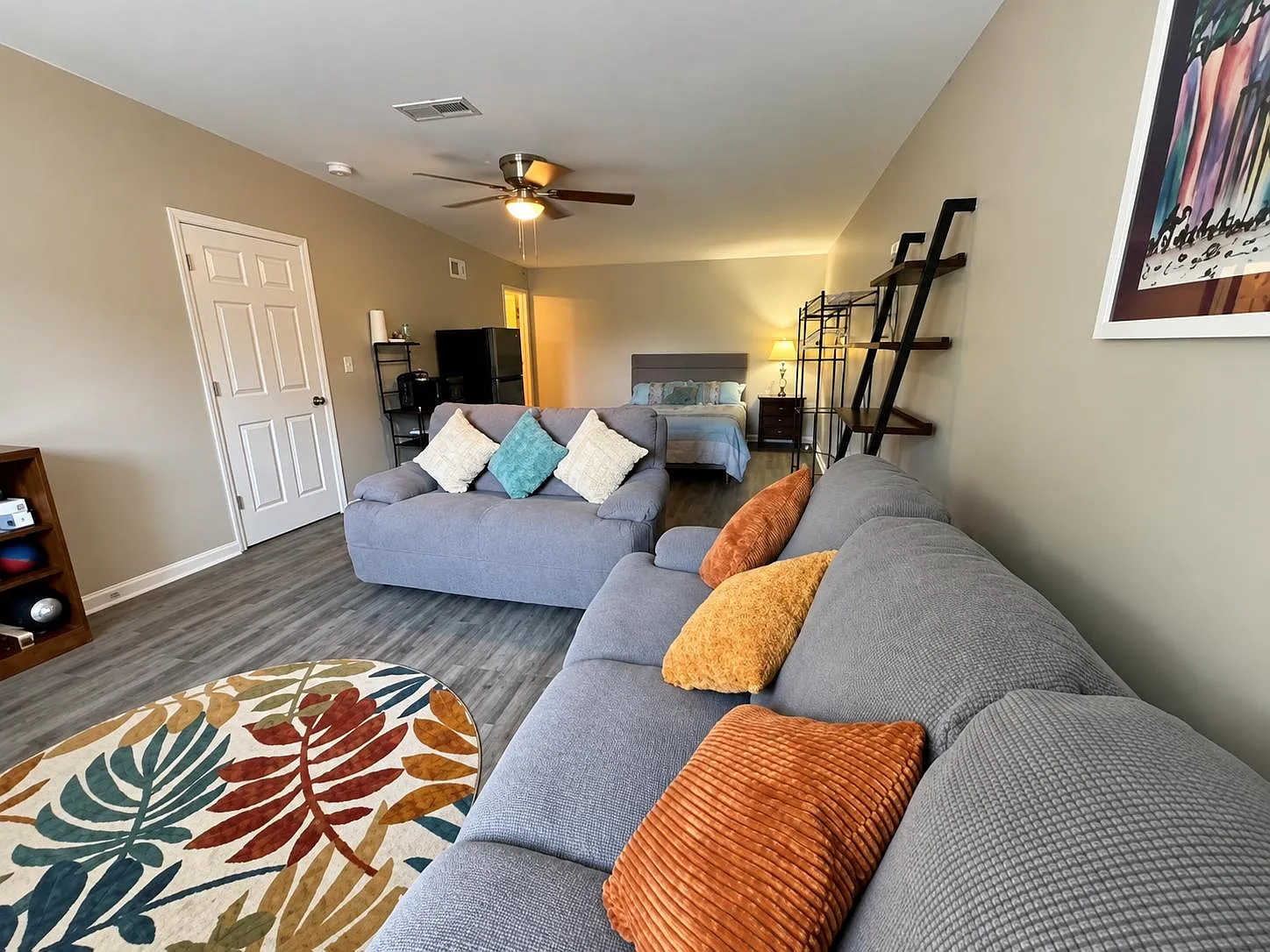 1 bed, 1.0 bath, 2600 sqft, $1,412 — Photo 2