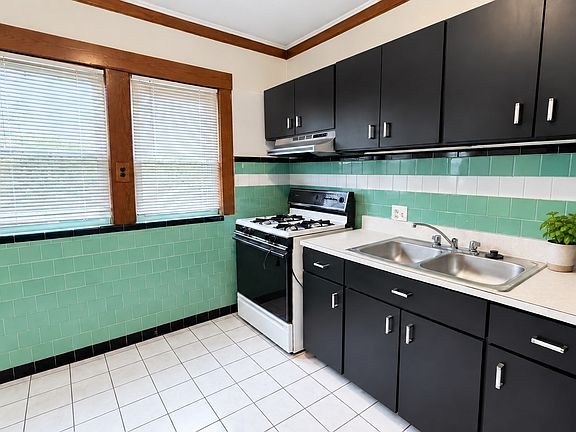 2nd image of 51 Dearborn St #1