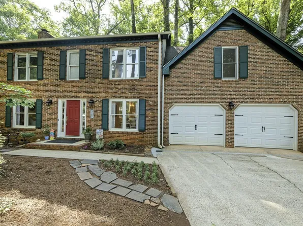 208 Coatbridge Cir, Cary, NC 27511