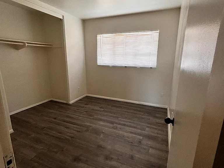 1431 W 7th Pl — Photo 11