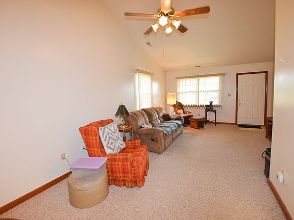 4th image of 1139 E Apple Blossom Ln