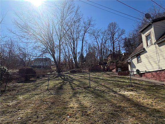 2nd image of 143 Whitestown Rd