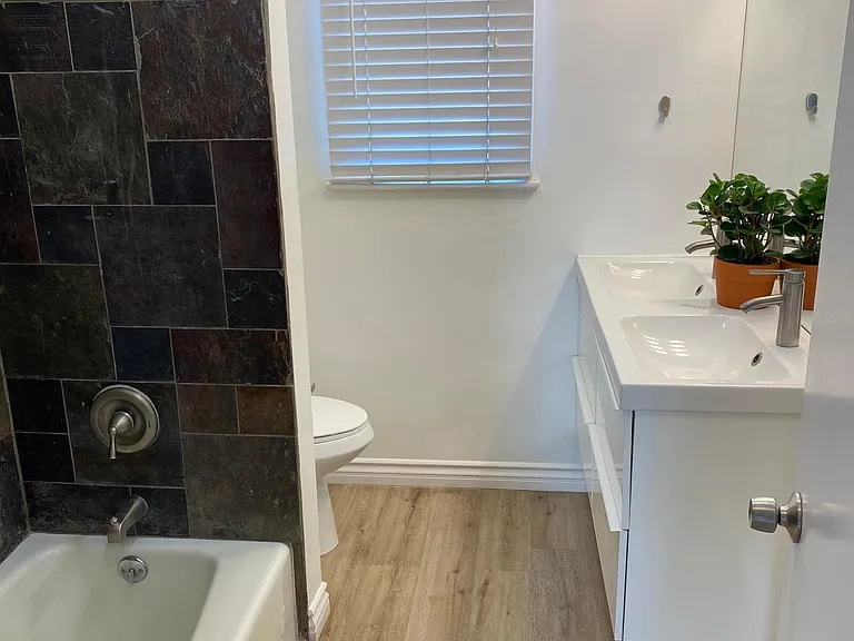 Bathroom view 01