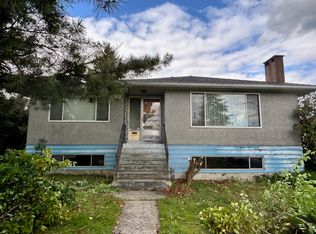 6365 Napier St, Burnaby, BC V5B 2B9
