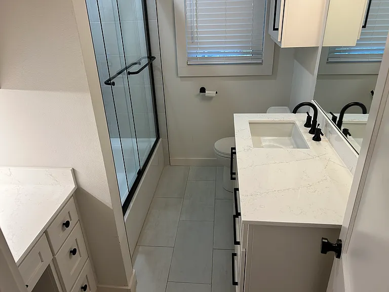 421 W Adams St — Photo 10