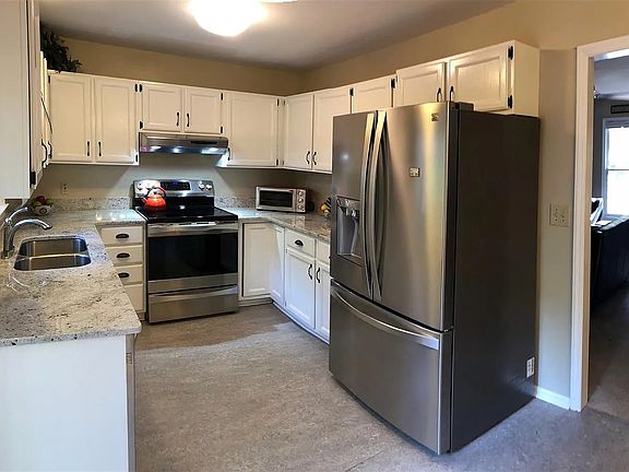 4th image of 223 Scarlett Dr