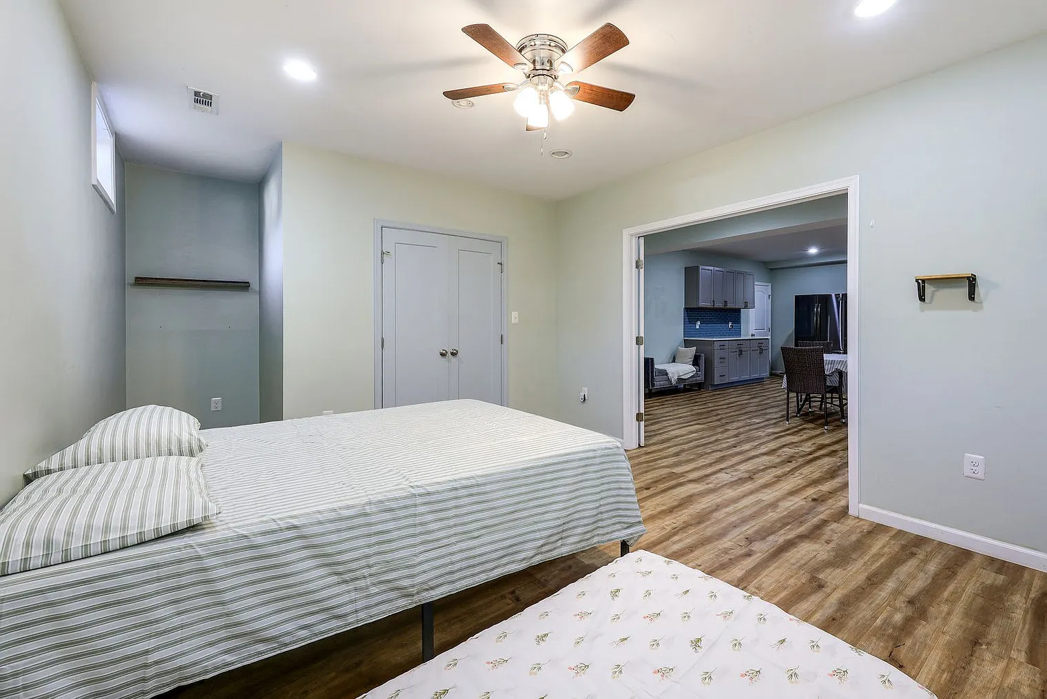 2 bed, 1.0 bath, 1496 sqft, $3,340 — Photo 4