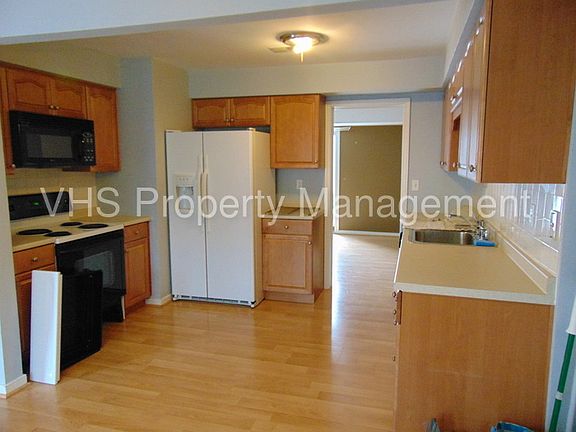 2nd image of 160B Leeds Ct W