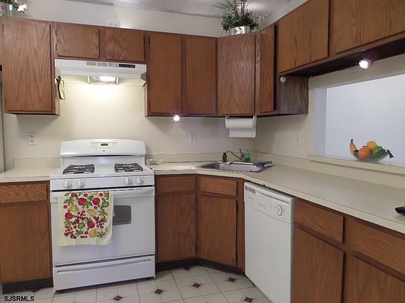 4th image of 108 Liberty Ct #2006