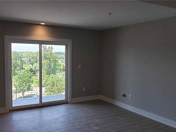 5th image of 205 Lakeshore Dr #411