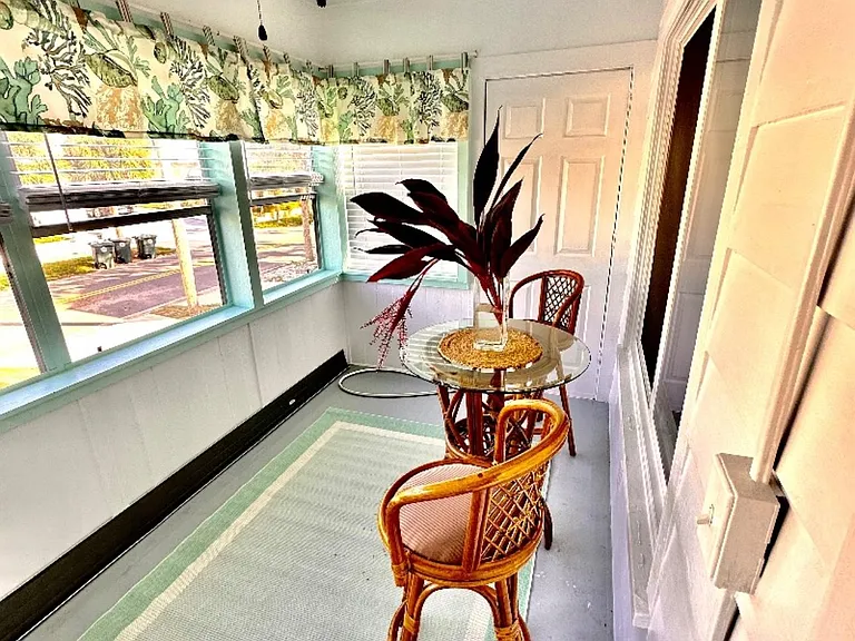 136 S Oleander Ave — Photo 17
