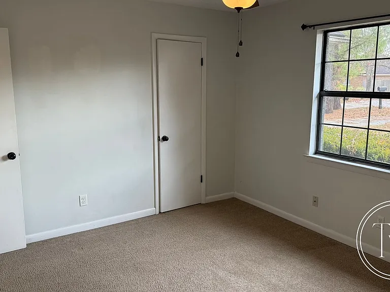 806 W Oxford Ln — Photo 16