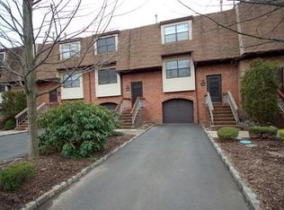 6104 N Oaks Blvd, North Brunswick, NJ 08902