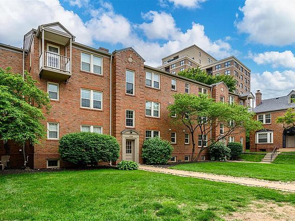 2nd image of 829 Westwood Dr APT 2E