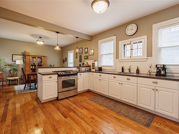 3rd image of 21 Rundel Park Unit 2