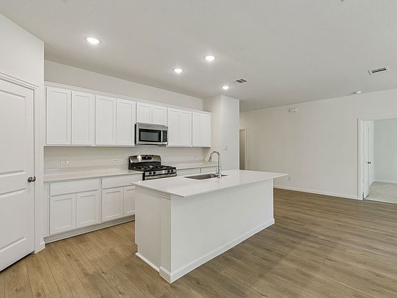 4th image of 2518 Canadian Way