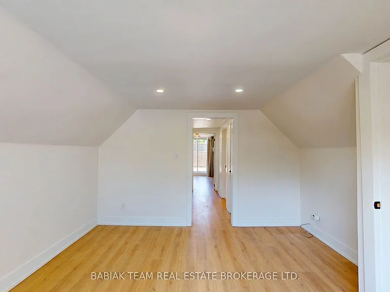 40 Alexander St — Photo 31