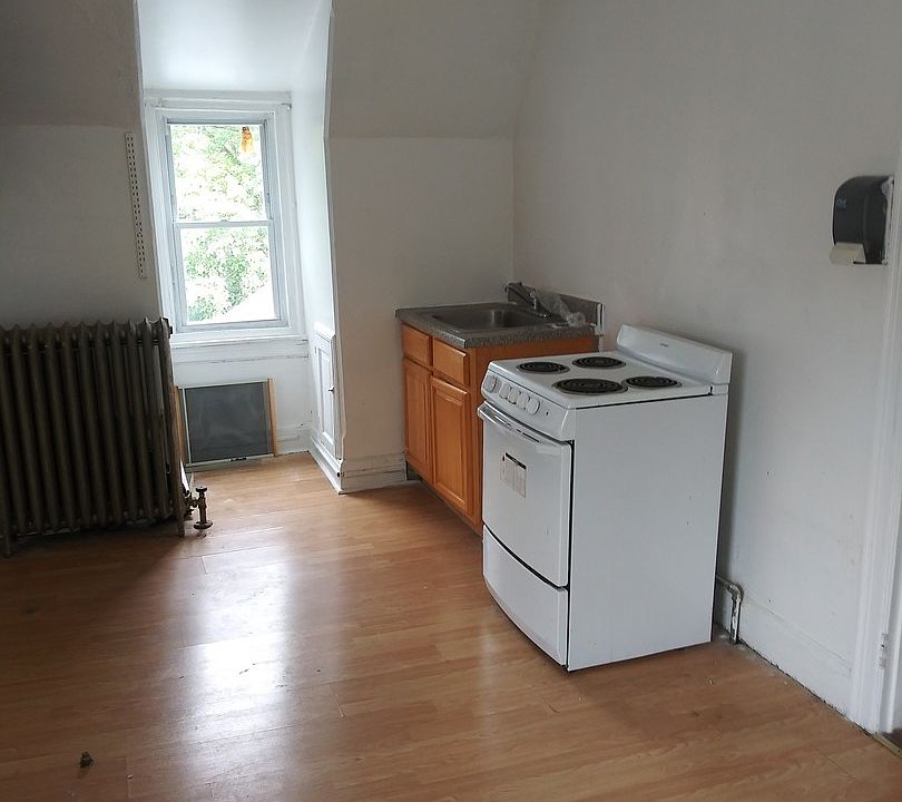 2nd image of 321 E Price St #5