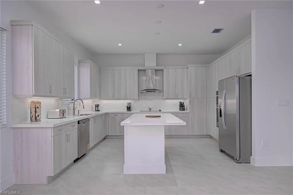 4 bed, 3.0 bath, 2588 sqft, $2,900 — Photo 3